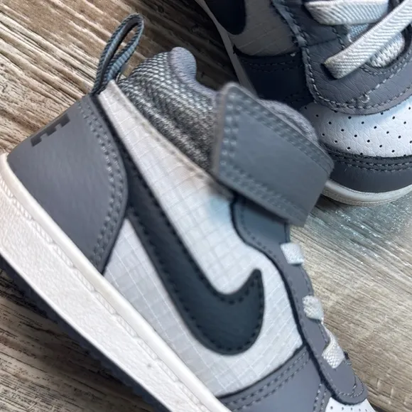 🌟NIKE 🌟Kids Gray 🌟and Black Sneakers, Size, 7