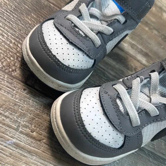 🌟NIKE 🌟Kids Gray 🌟and Black Sneakers, Size, 7