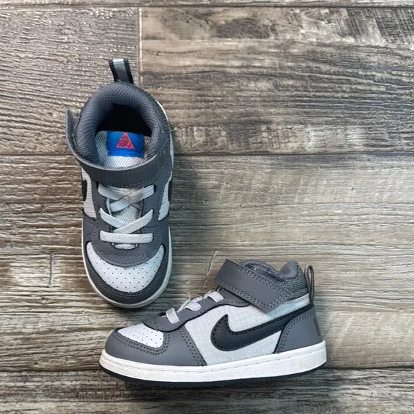 🌟NIKE 🌟Kids Gray 🌟and Black Sneakers, Size, 7