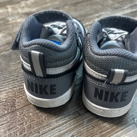 🌟NIKE 🌟Kids Gray 🌟and Black Sneakers, Size, 7