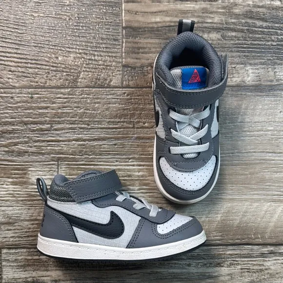 🌟NIKE 🌟Kids Gray 🌟and Black Sneakers, Size, 7