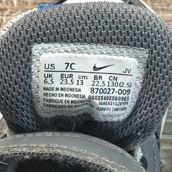 🌟NIKE 🌟Kids Gray 🌟and Black Sneakers, Size, 7