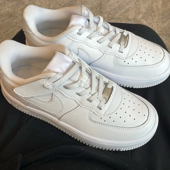 Nike kids NEW