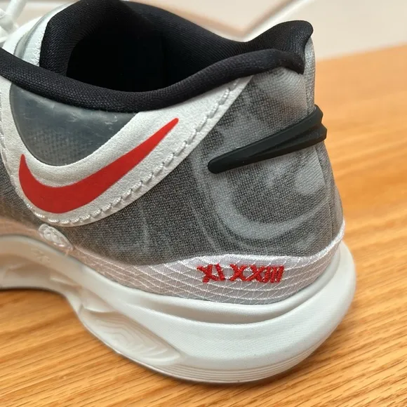 Nike Kyrie 8 men’s white university red-black NWT