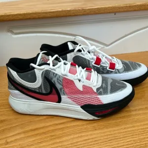 Nike Kyrie 8 men’s white university red-black NWT