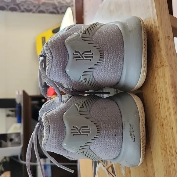 Nike Kyrie Flytrap 2 'Wolf Grey' Sneakers Men's size 12