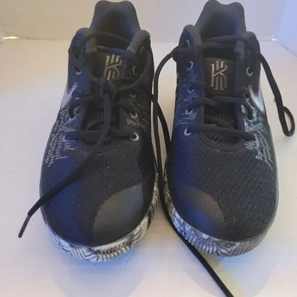 NIKE Kyrie Flytrap EP Anthracite  Unisex NWOT Gray/black 5.5 basketball shoes