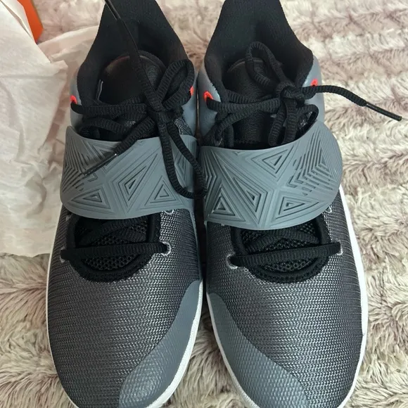 Nike Kyrie Flytrap III Sneakers Size 7