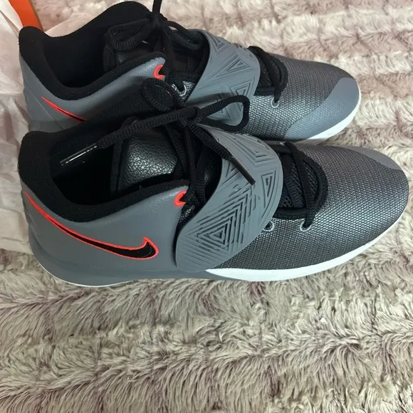 Nike Kyrie Flytrap III Sneakers Size 7