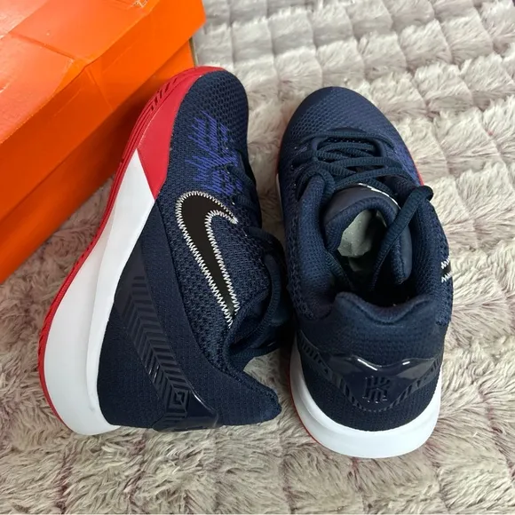Nike Kyrie Flytrap Sneakers Size 5.5y