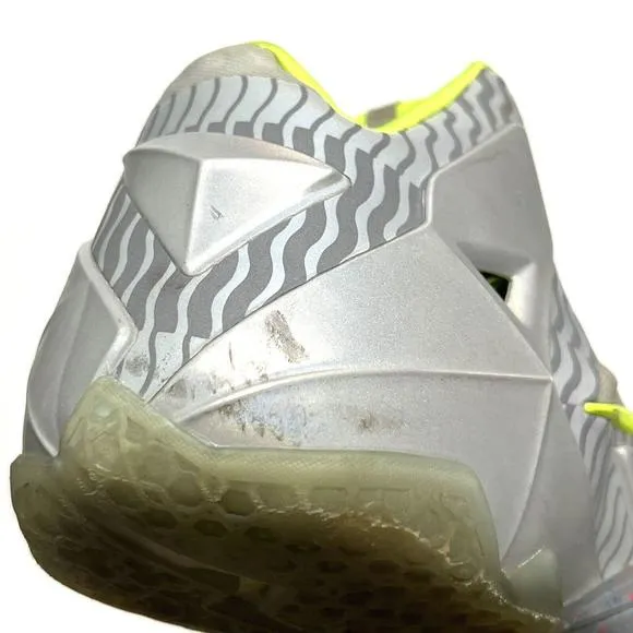 Nike LeBron James 11 'Maison du LeBron' Shoes Mens Size 12 Lime Green w/ Scuffs