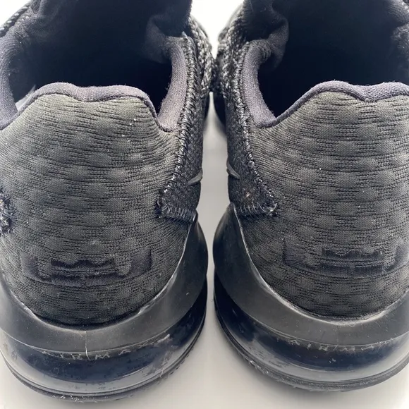 NIKE LEBRON XVII LOW Unisex Black Athletic Sneakers Size Men 8.5 Women 10