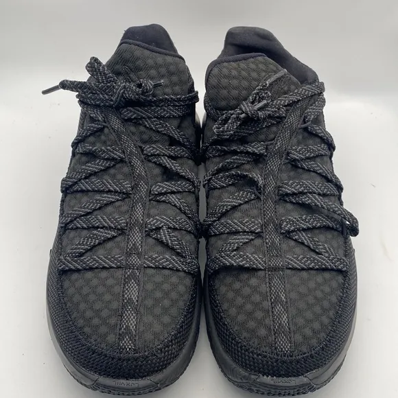 NIKE LEBRON XVII LOW Unisex Black Athletic Sneakers Size Men 8.5 Women 10