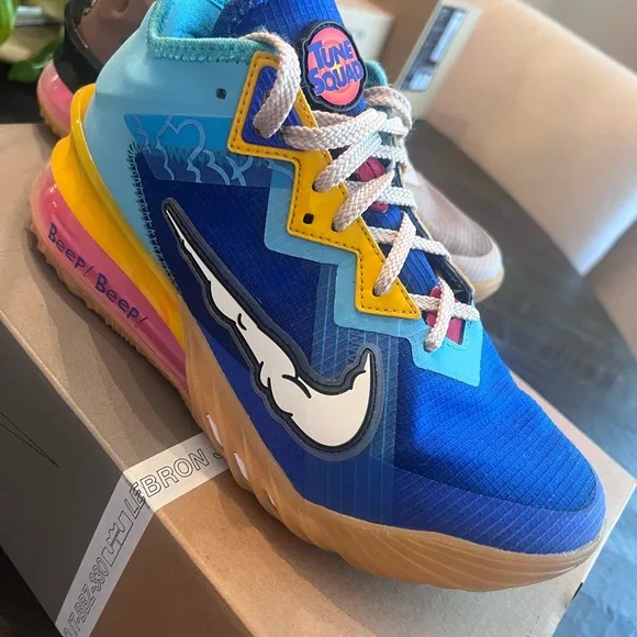 Nike LeBron XVIII Low EP Sneakers