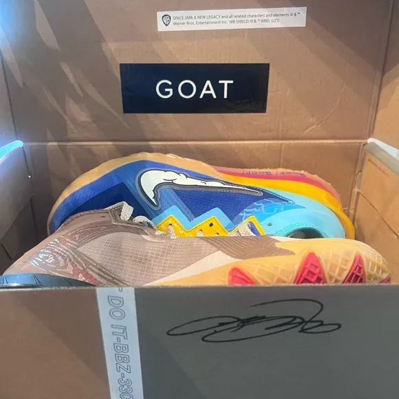Nike LeBron XVIII Low EP Sneakers