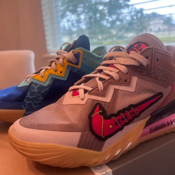 Nike LeBron XVIII Low EP Sneakers