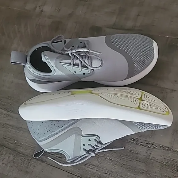 Nike Lunarcharge Essential Sneakers Size 9 Women