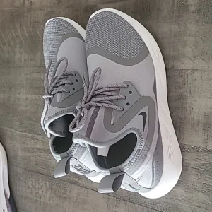 Nike Lunarcharge Essential Sneakers Size 9 Women
