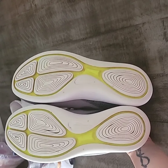 Nike Lunarcharge Essential Sneakers Size 9 Women