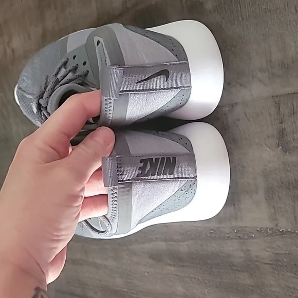 Nike Lunarcharge Essential Sneakers Size 9 Women