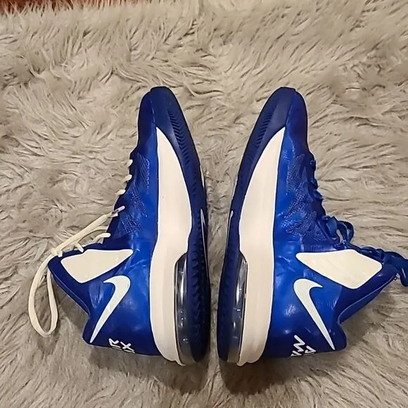 Nike mens blue and white hyper aggressor Air max basketball shoes