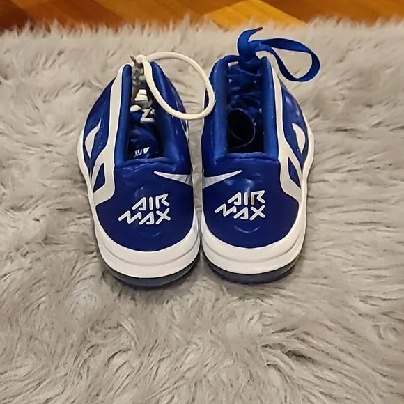 Nike mens blue and white hyper aggressor Air max basketball shoes