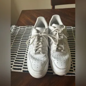 Nike Nike Mens Air Force White Sneakers size 10