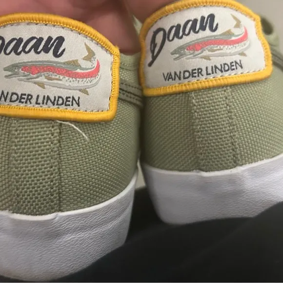 Nike Olive Green Sneakers-like new size 10-unisex