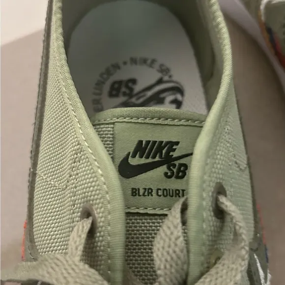 Nike Olive Green Sneakers-like new size 10-unisex