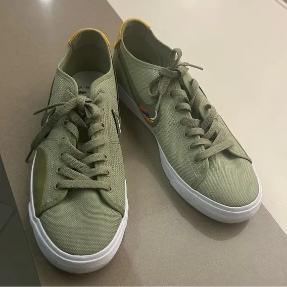 Nike Olive Green Sneakers-like new size 10-unisex