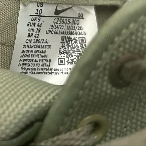 Nike Olive Green Sneakers-like new size 10-unisex