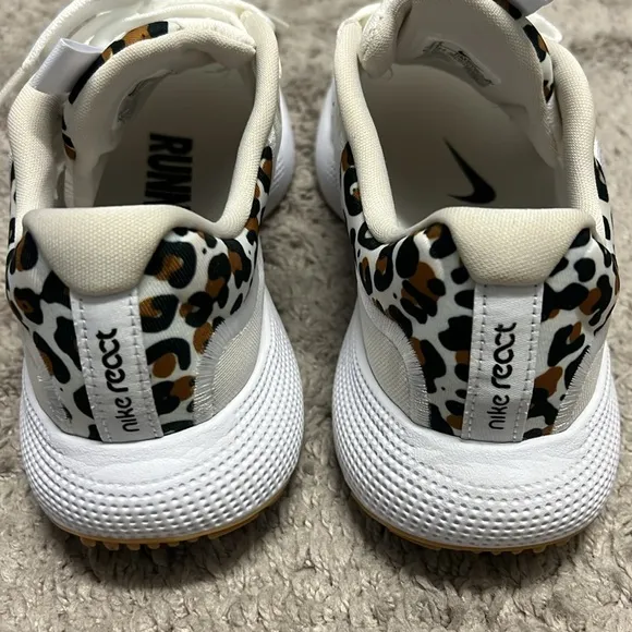 Nike React Escape RN Running Shoes 7.5 Women’s
