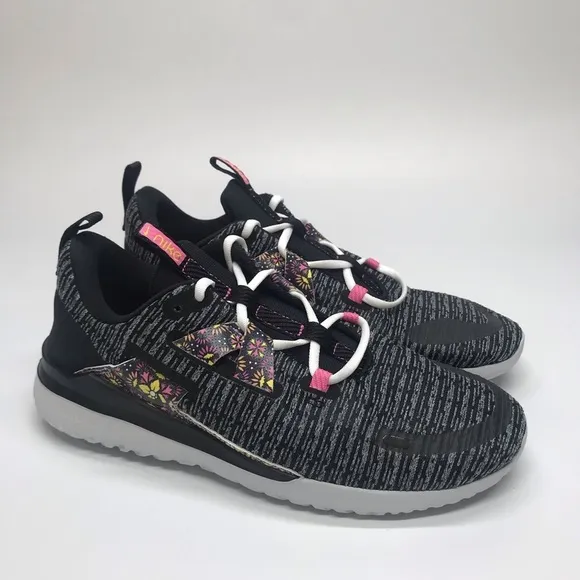 Nike Renew Arena SE Women’s Size 8 Running shoes