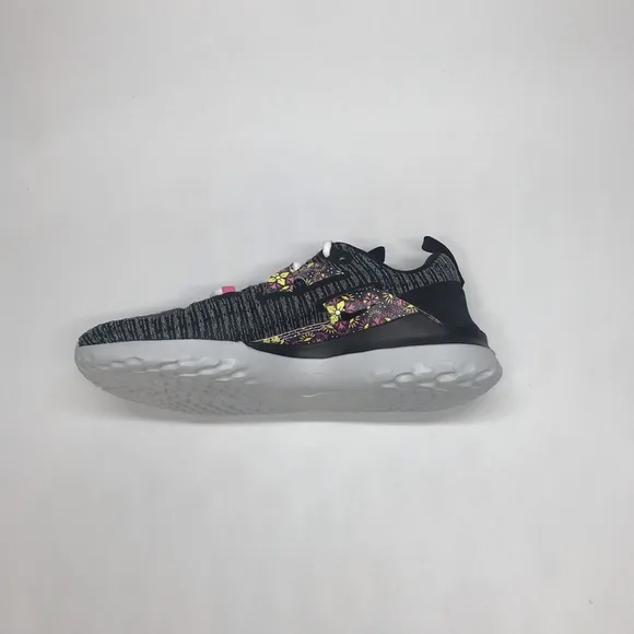 Nike Renew Arena SE Women’s Size 8 Running shoes