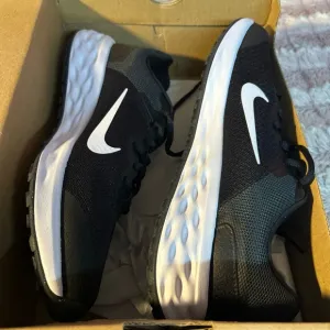 Nike Revolution 6 Sneakers Size 6.5