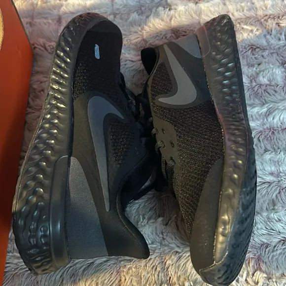 𝅺NIKE Revolution kids  Sneakers size 6.5