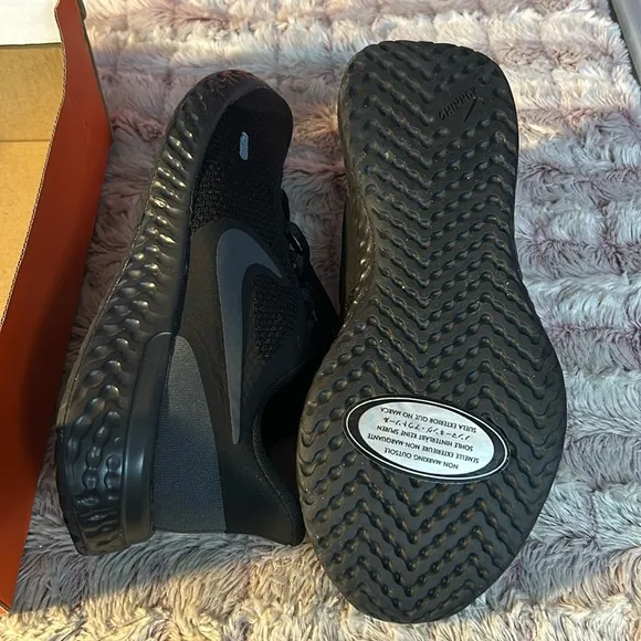 𝅺NIKE Revolution kids  Sneakers size 6.5