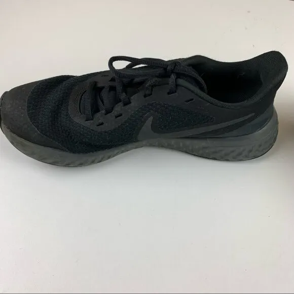 NIKE Revolution Running Shoes size 6 1/2Y