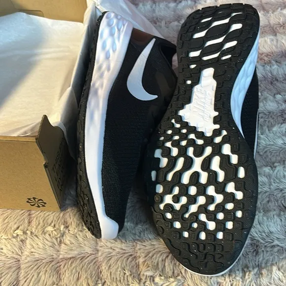 NIKE Revolution Sneakers size 9.5