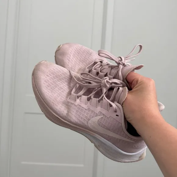 Nike running shoes pink