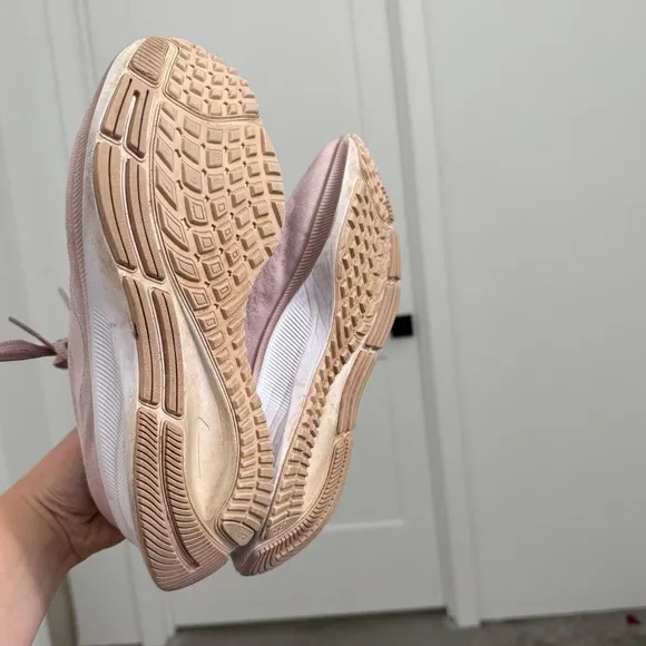 Nike running shoes pink