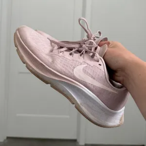 Nike running shoes pink