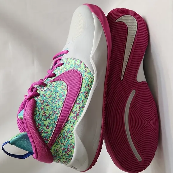 Nike Team Hustle D9 Digi All About Buckets Athletic sneakers (size 7Y)