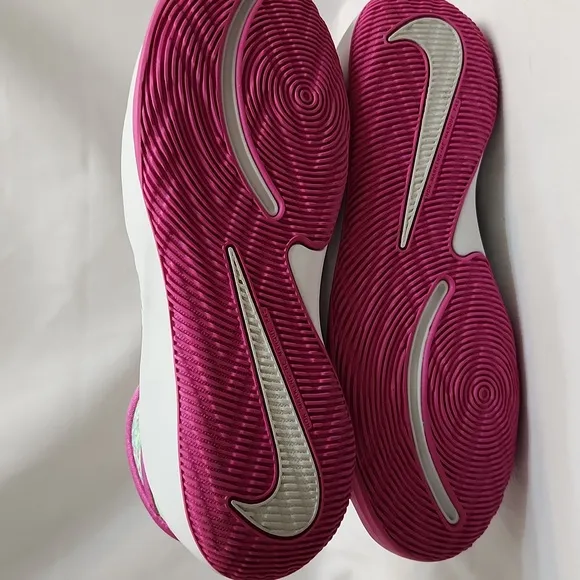 Nike Team Hustle D9 Digi All About Buckets Athletic sneakers (size 7Y)