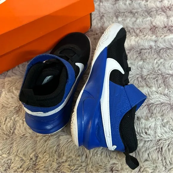 NIKE Team Hustle Sneakers size 12