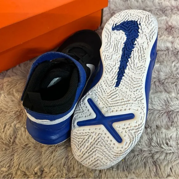 NIKE Team Hustle Sneakers size 12