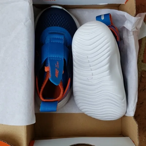 NIKE toddler flex plus Sneakers size 5.0