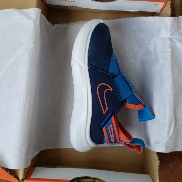 NIKE toddler flex plus Sneakers size 5.0