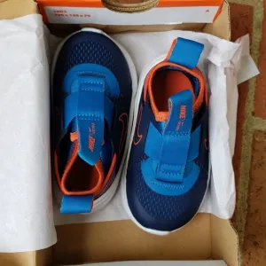 NIKE toddler flex plus Sneakers size 5.0