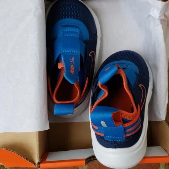 NIKE toddler flex plus Sneakers size 5.0
